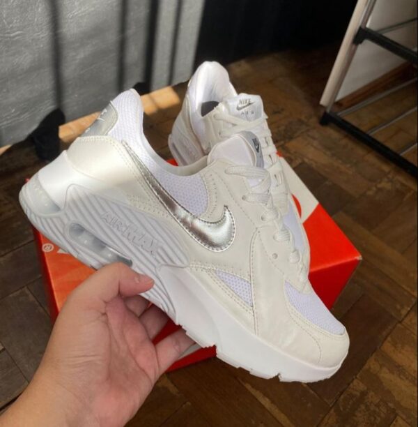 NIKE AIR MAX EXCEE BRANCO E PRATA