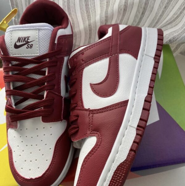 NIKE SB DUNK LOW VINHO - Image 2