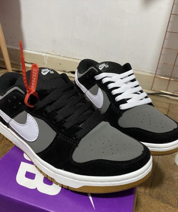 NIKE SB DUNK LOW GRAFITE - Image 4