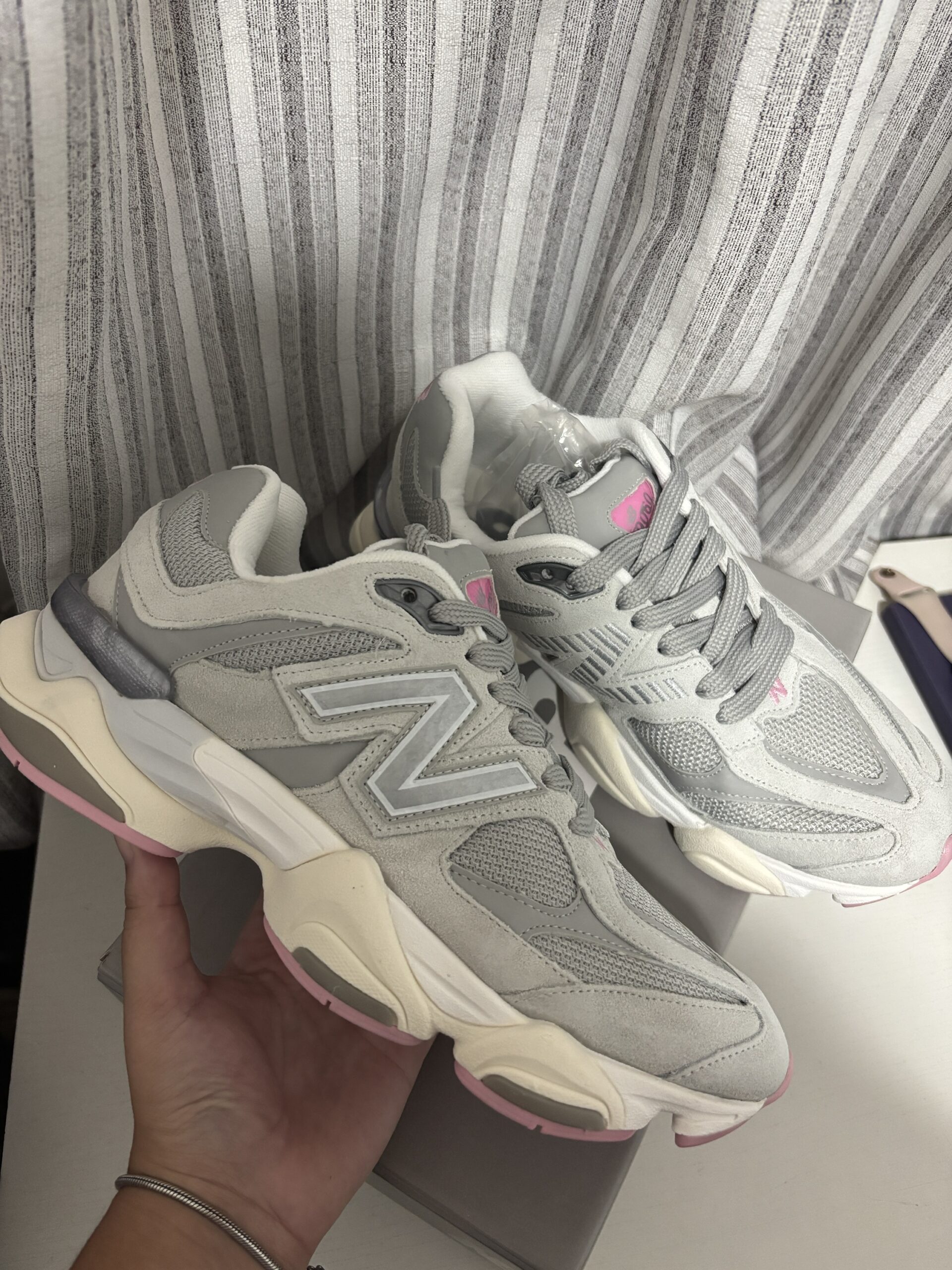 NEW BALANCE 9060 ROSA E CINZA