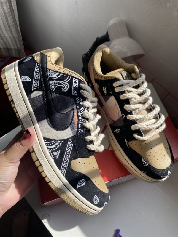 NIKE SB DUNK LOW TRAVIS SCOTT