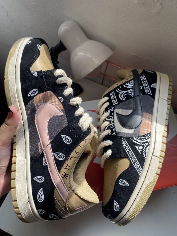 NIKE SB DUNK LOW TRAVIS SCOTT - Imagem 5