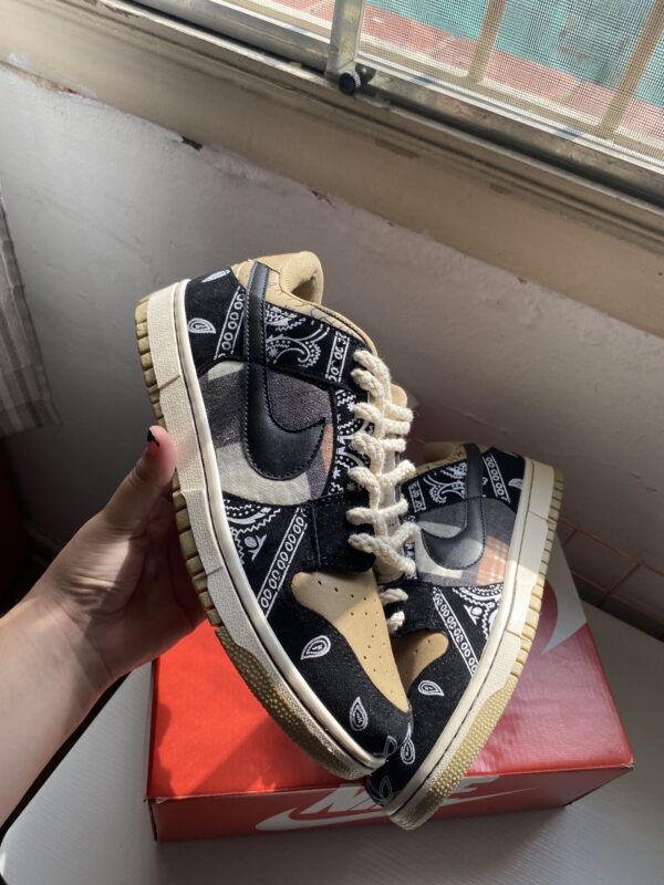 NIKE SB DUNK LOW TRAVIS SCOTT - Imagem 2