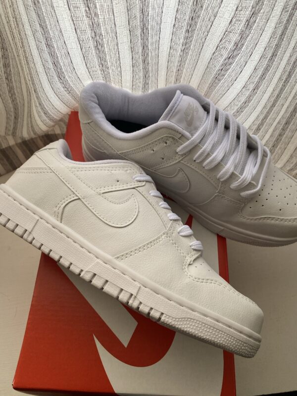 NIKE SB DUNK LOW BRANCO