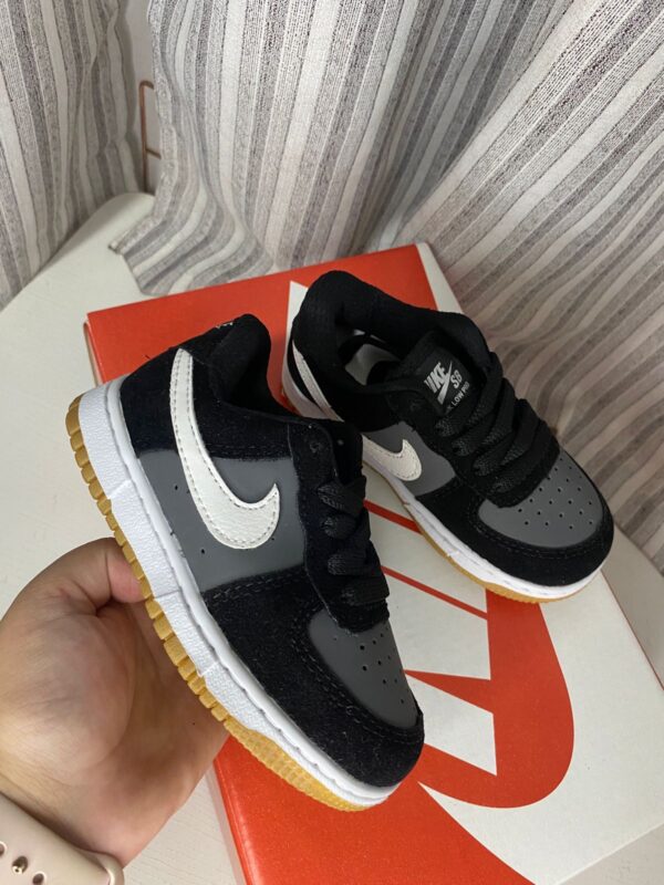 NIKE SB DUNK LOW GRAFITE INFANTIL - Imagem 2
